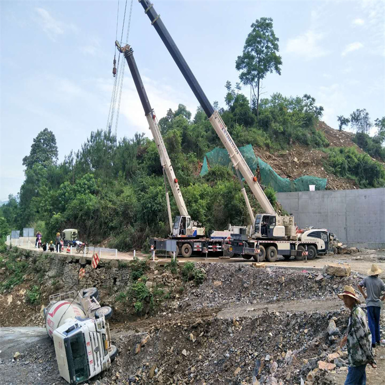 邯郸汽车掉沟里叫吊车救援要多少钱